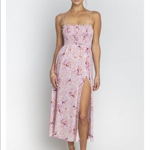 Fun summer dress with high slit XS worn once!